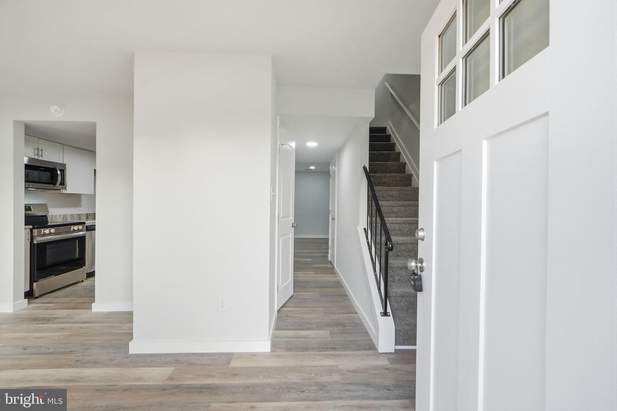 FOUR SEASONS - Residential