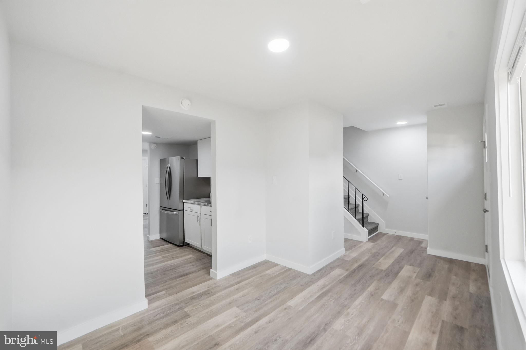 FOUR SEASONS - Residential