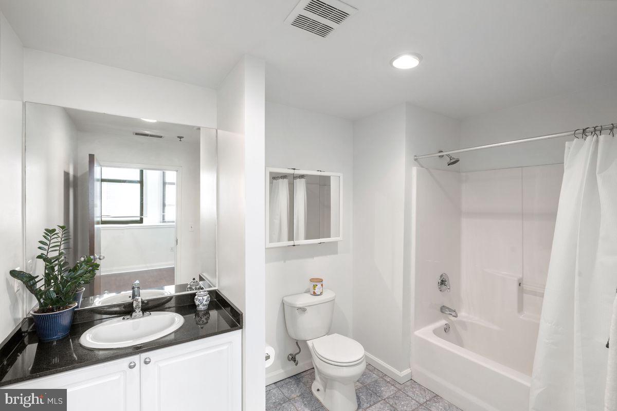 CENTER CITY - Residential Lease