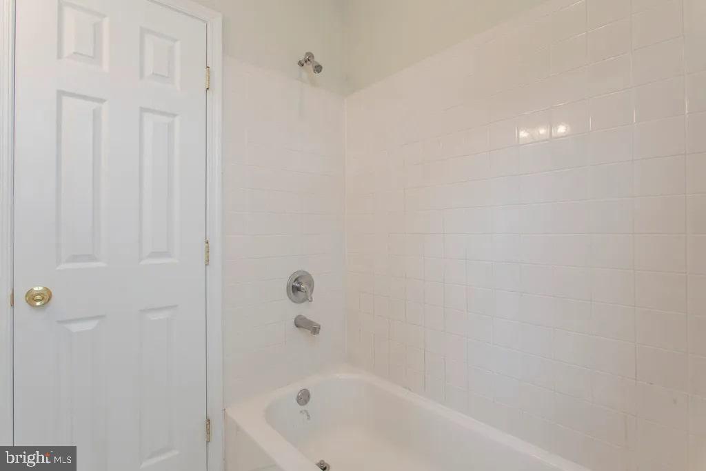 SPRING GARDEN - Residential Lease