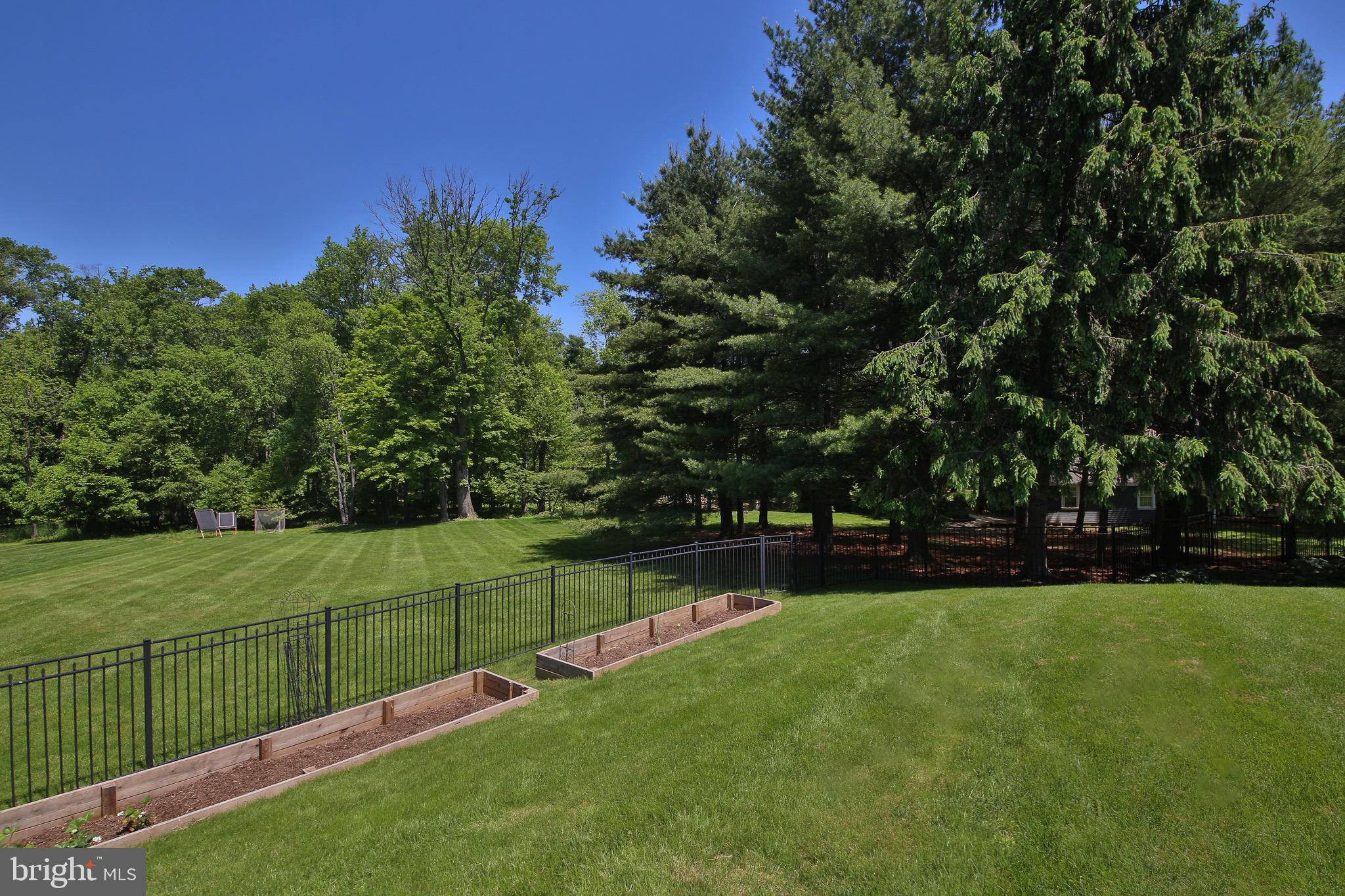 PEBBLE HILL - Residential