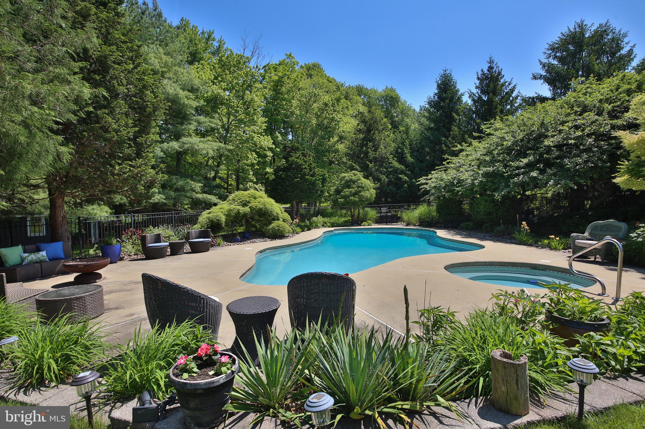 PEBBLE HILL - Residential