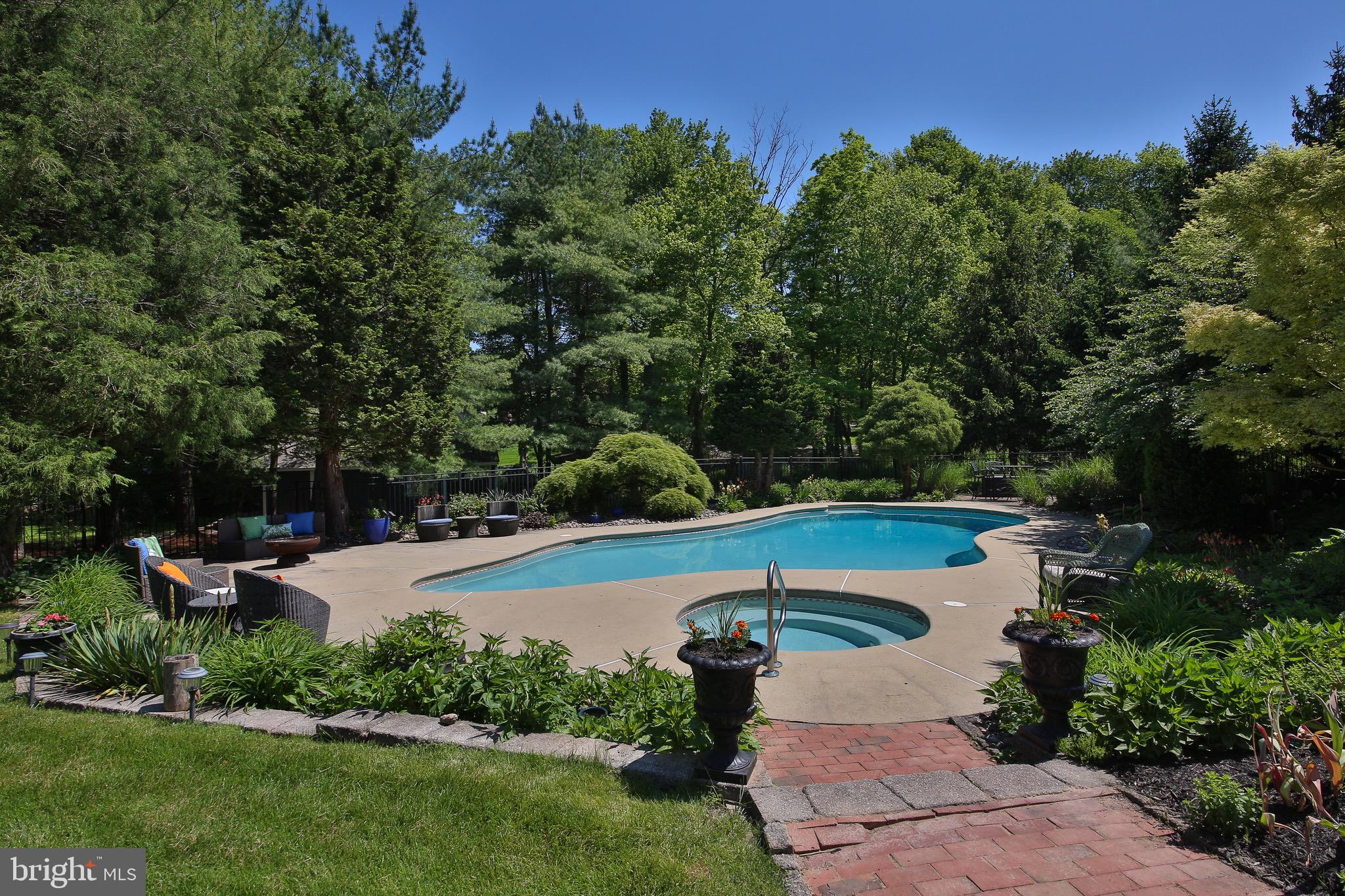 PEBBLE HILL - Residential