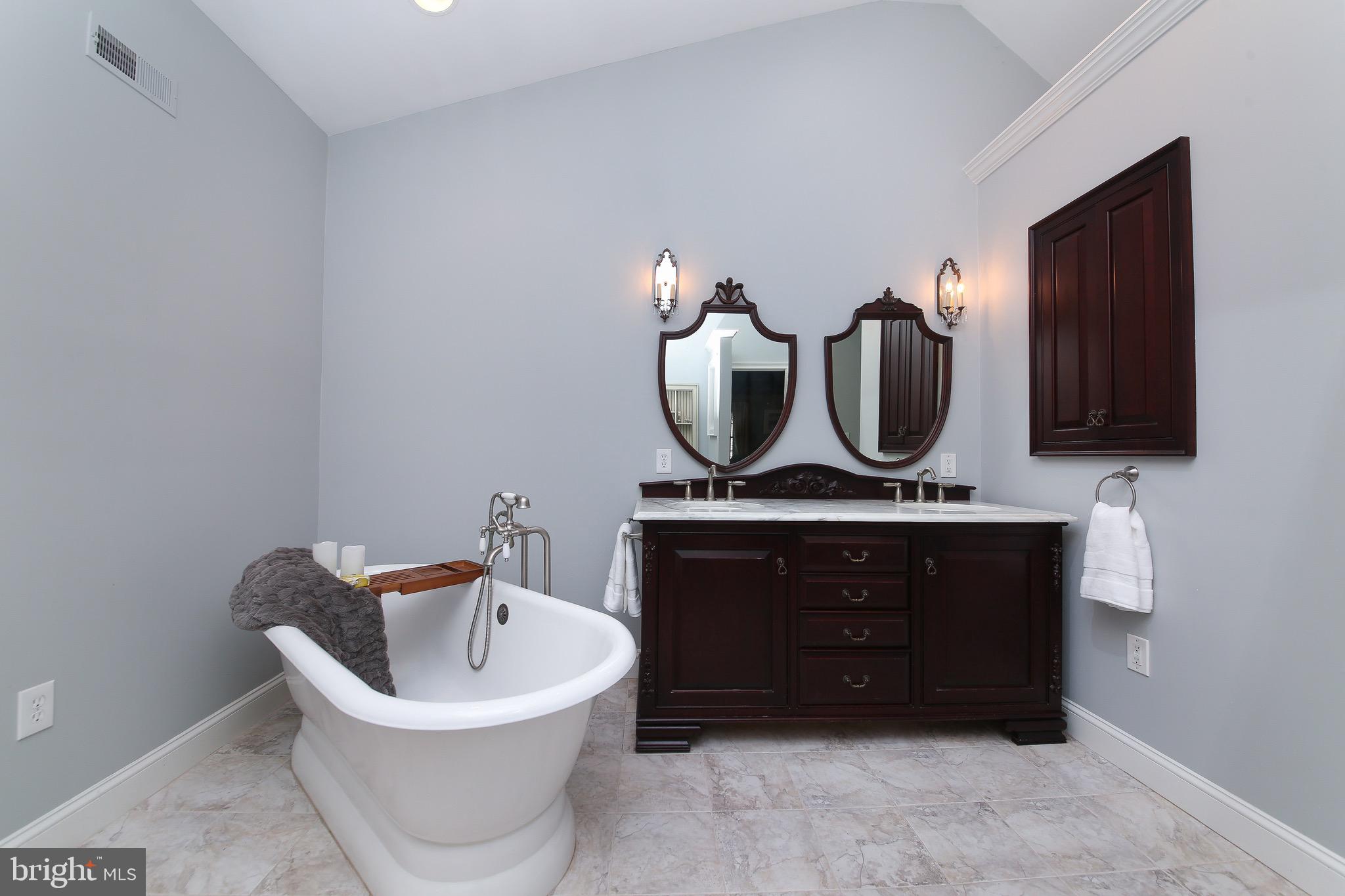 PEBBLE HILL - Residential