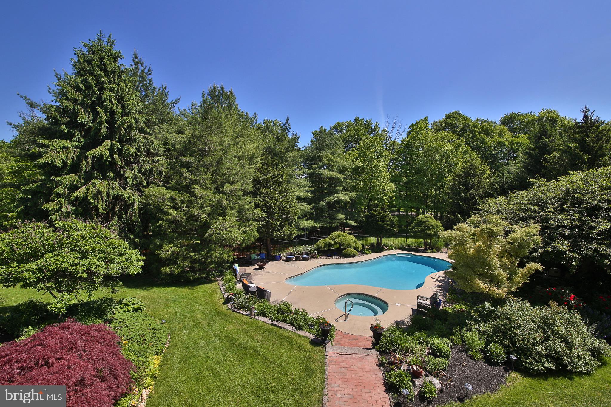 PEBBLE HILL - Residential