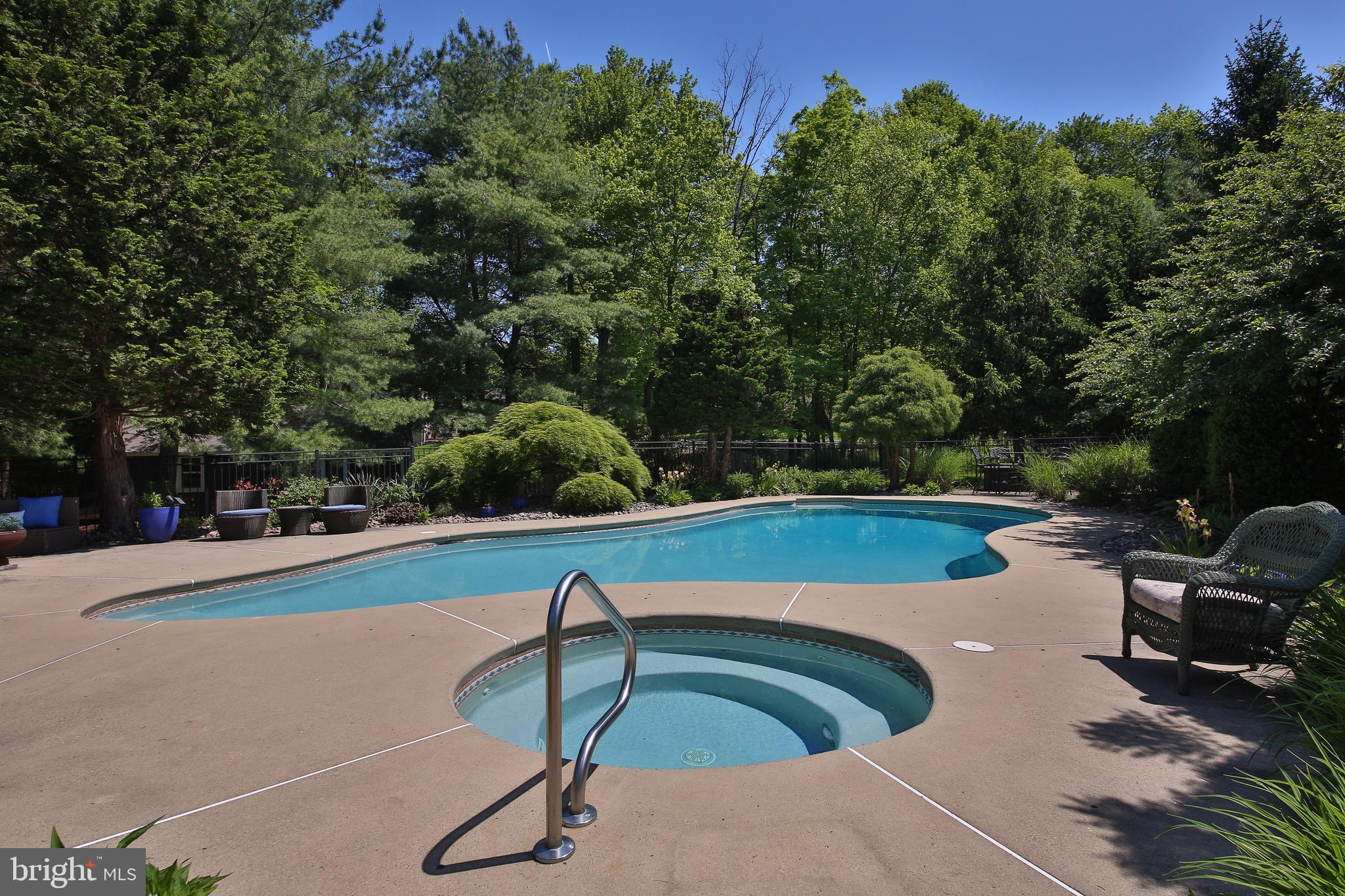 PEBBLE HILL - Residential