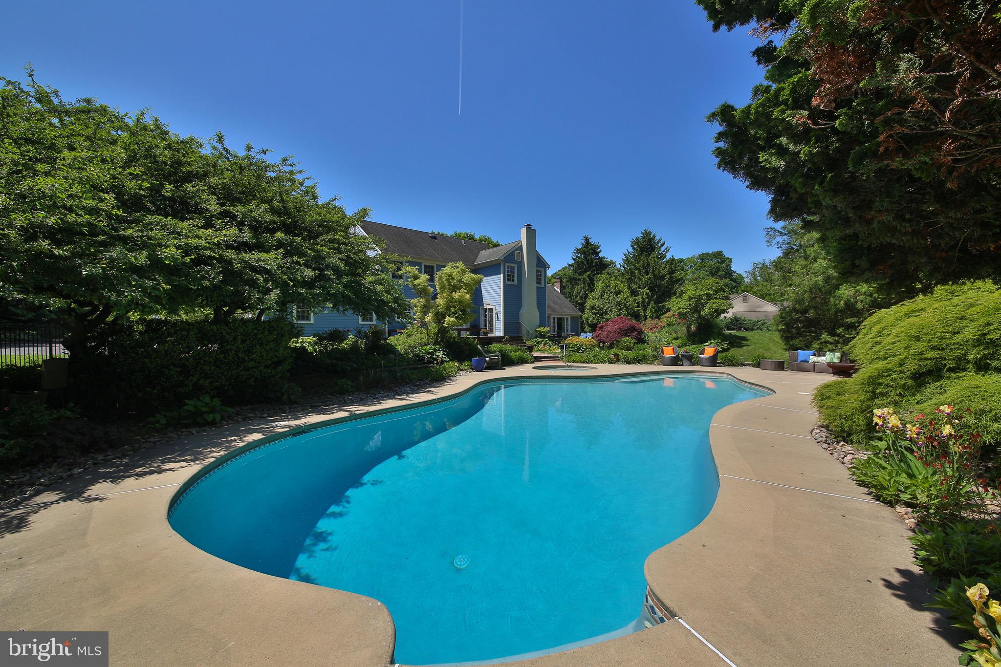 PEBBLE HILL - Residential