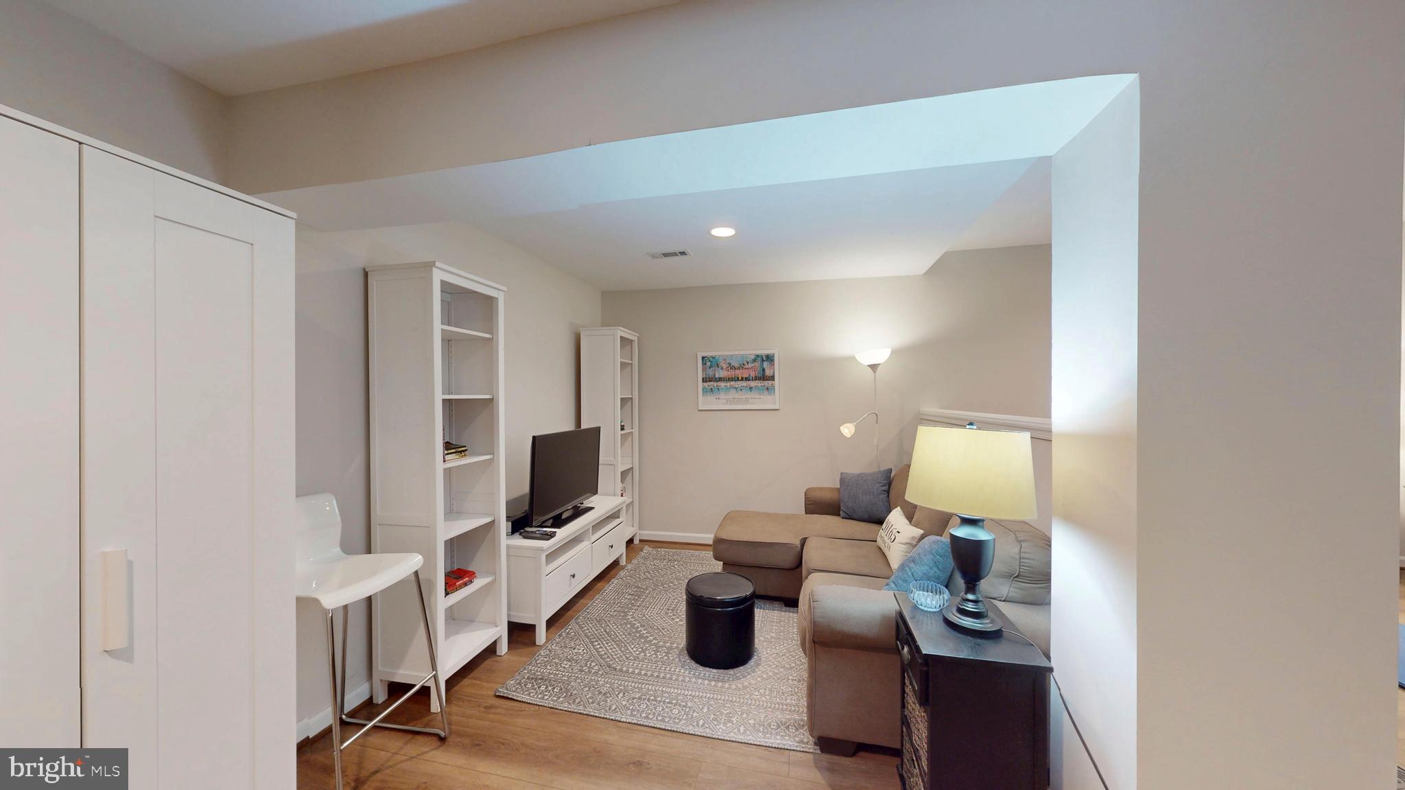 RIVER CREST - Residential