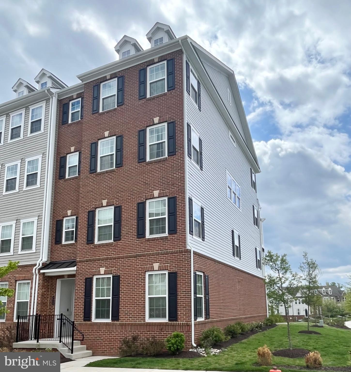 9455 JAMES MACGOWAN LANE 429