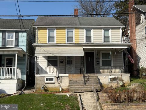 Townhouse For Sale - 122 N Main Street<br/> RED LION, PA 17356