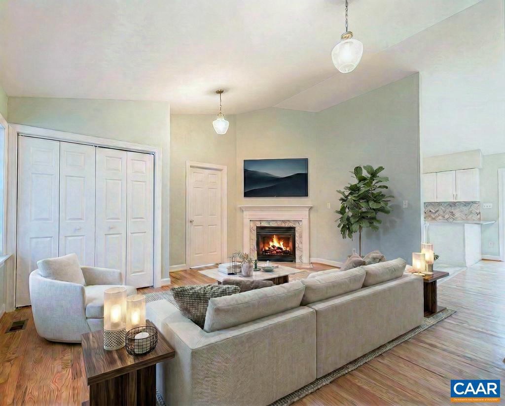 LAKE MONTICELLO - Residential