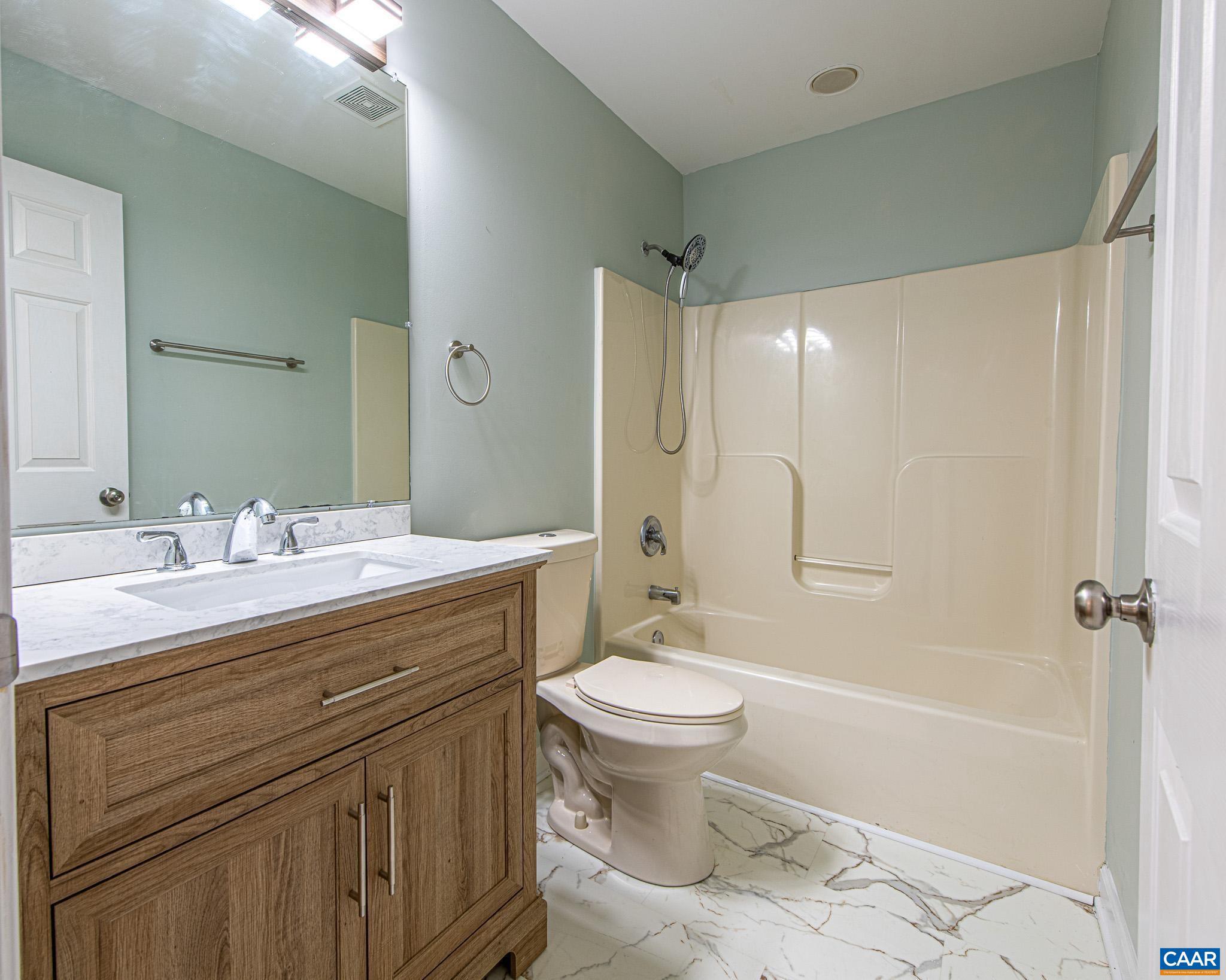 LAKE MONTICELLO - Residential