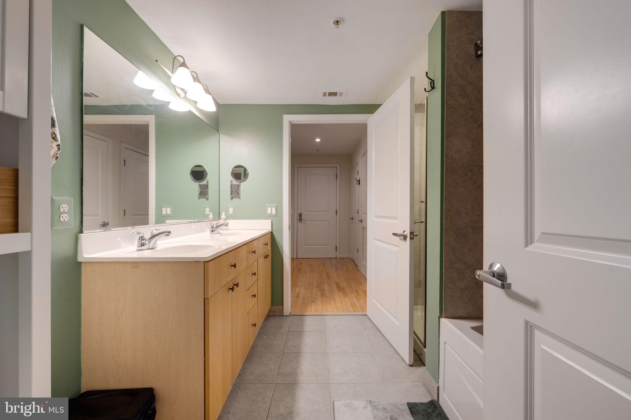 THE HAWTHORN CONDOMINIUM - Residential