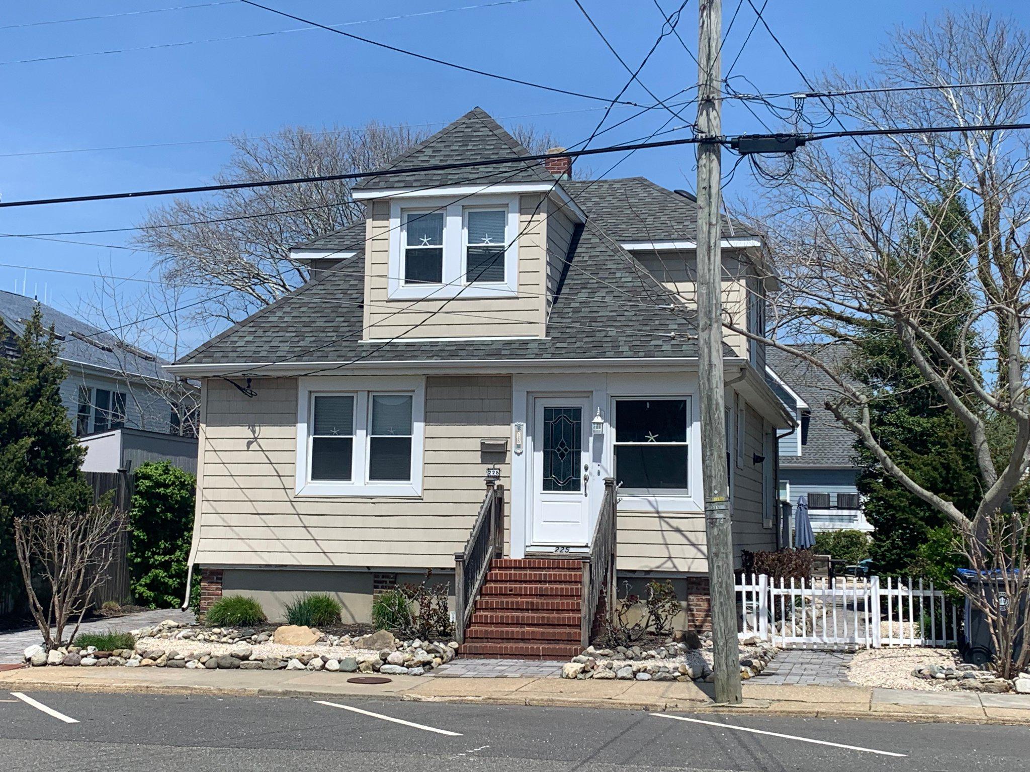 225 PEARL STREET