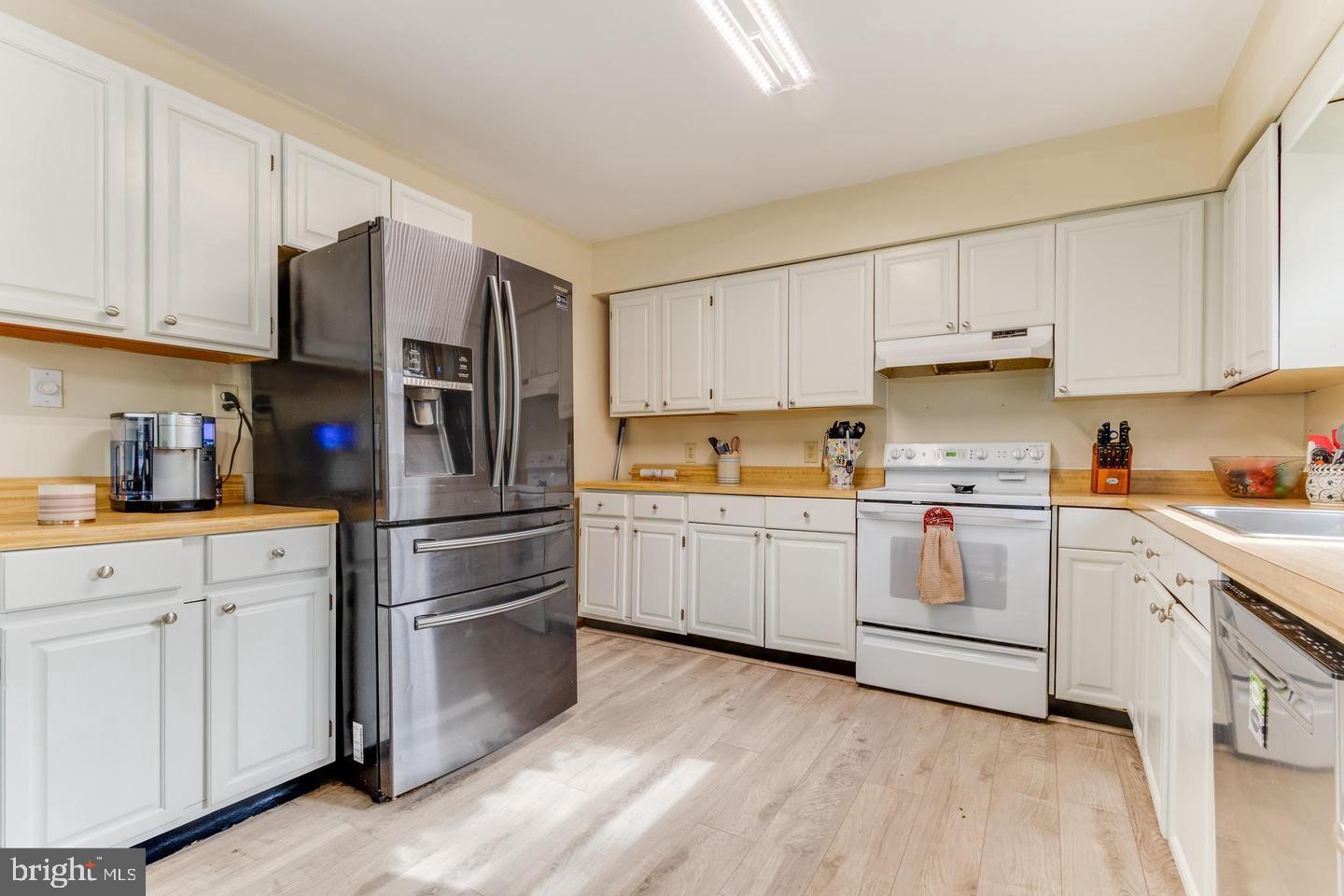 1137 COLUMBUS DRIVE