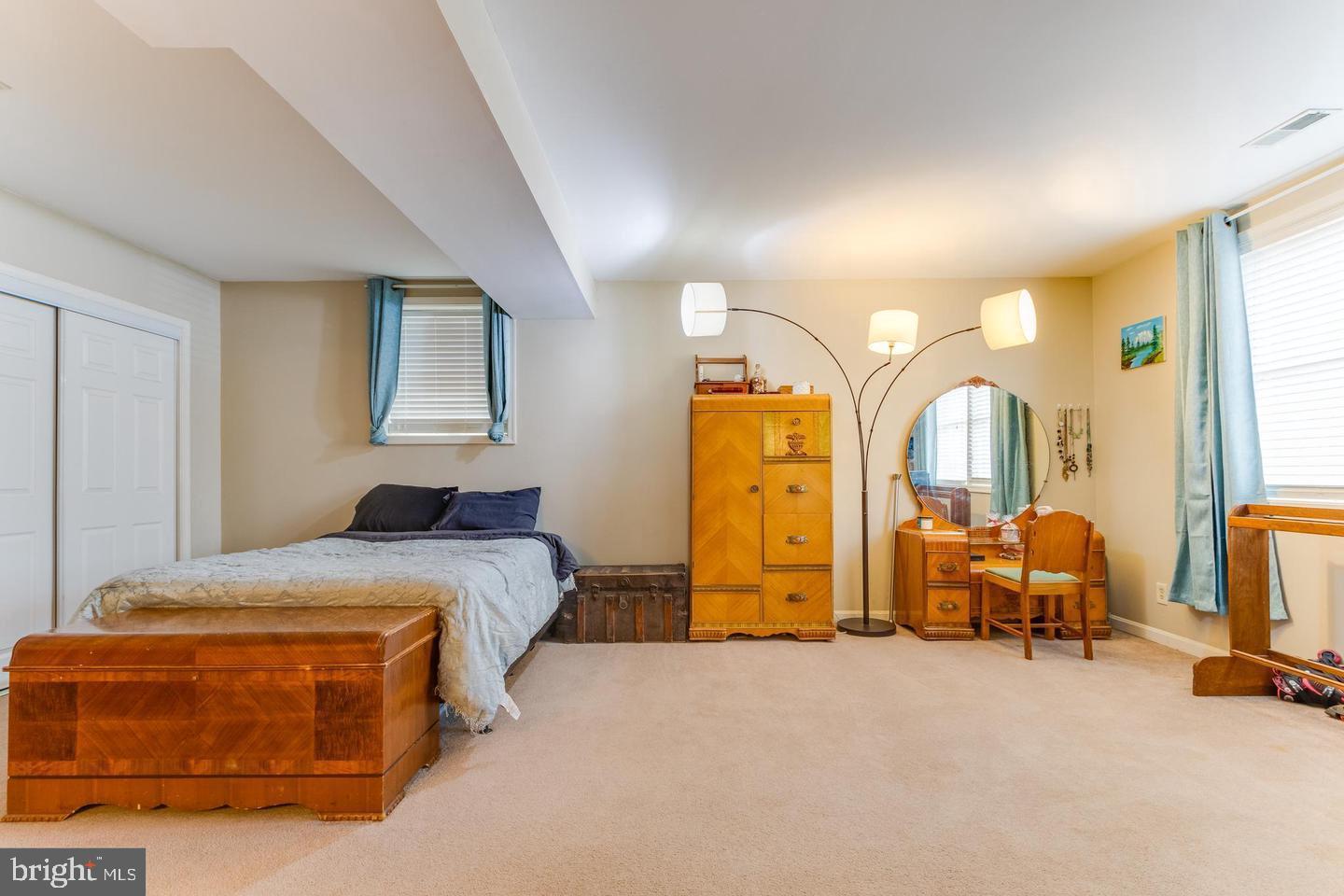 1137 COLUMBUS DRIVE