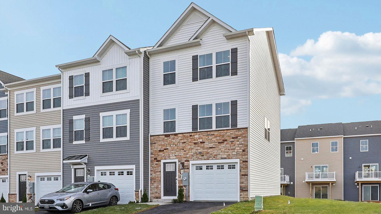 180 MUNSEE CIRCLE
