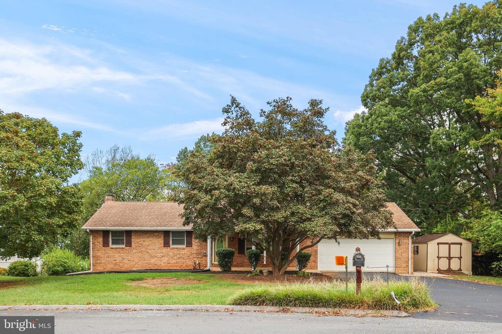 Photo of 3413 Heather Drive, YORK, PA 17408 (MLS # PAYK2091000)