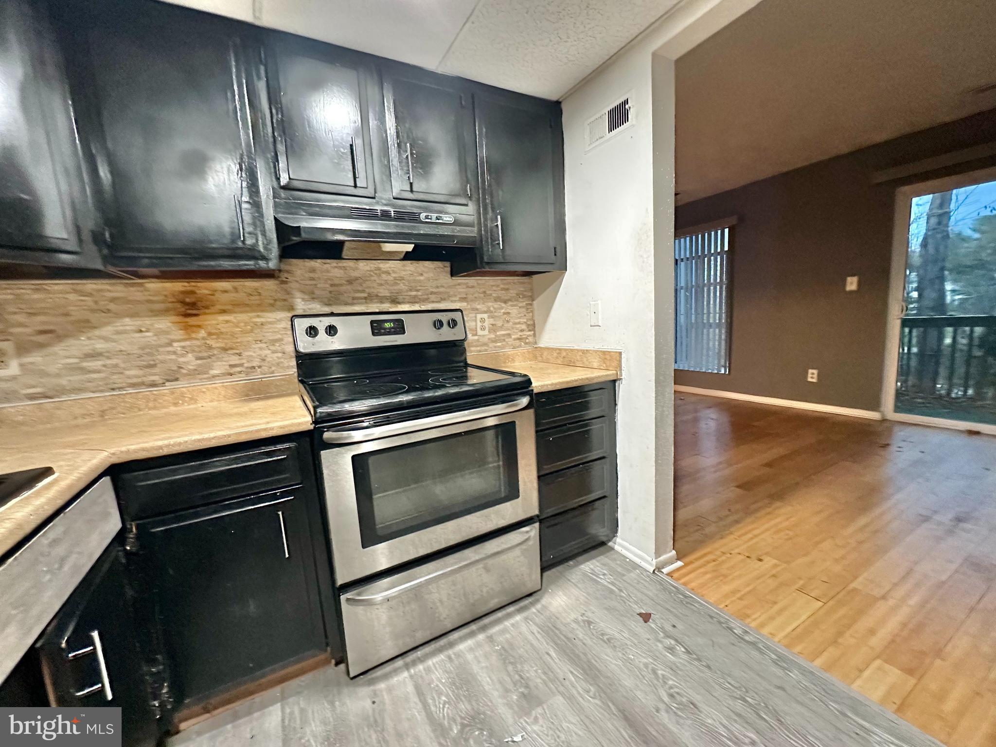 THE HUNTSMAN CONDOMINIUM - Residential