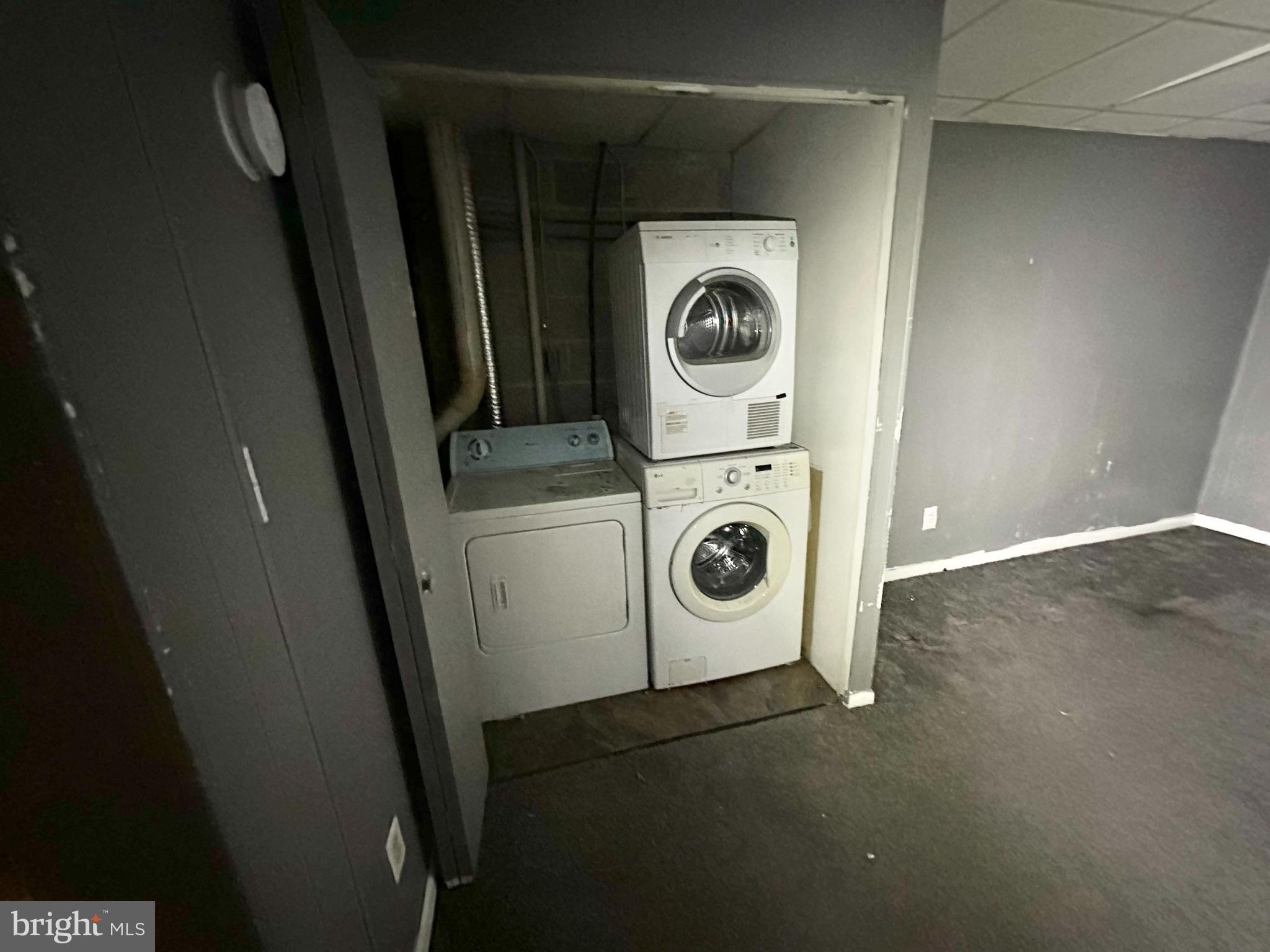 THE HUNTSMAN CONDOMINIUM - Residential