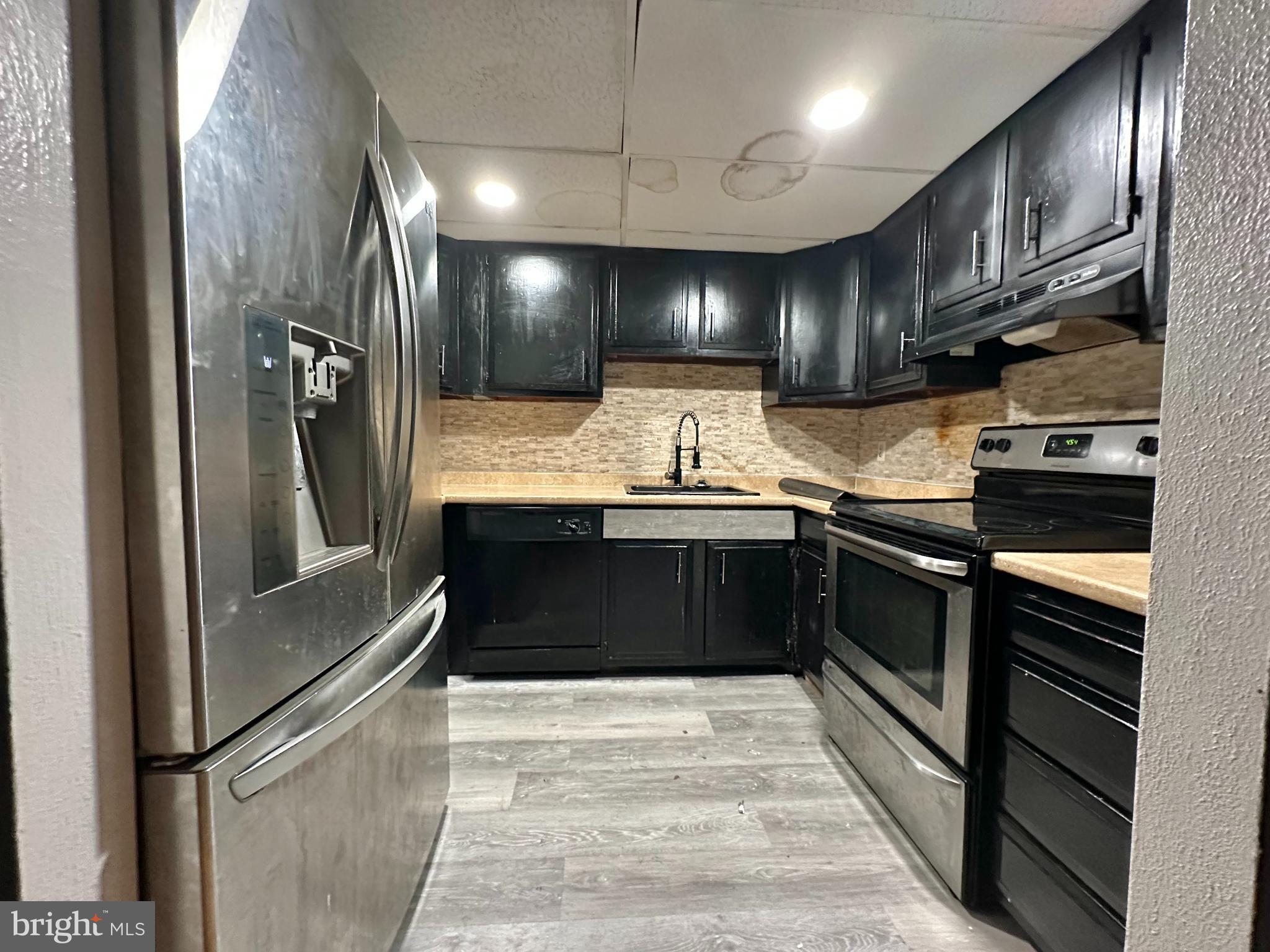 THE HUNTSMAN CONDOMINIUM - Residential