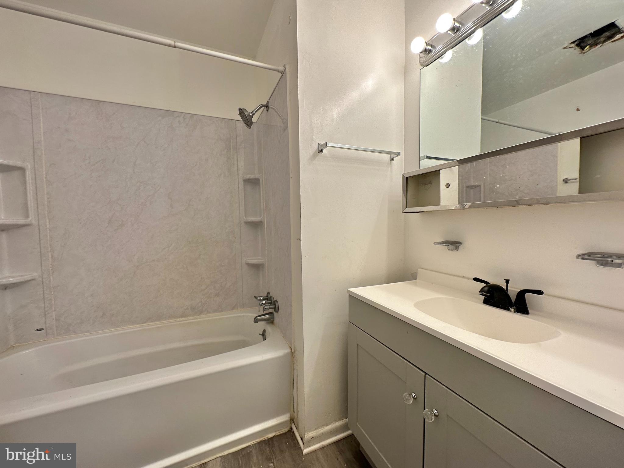 THE HUNTSMAN CONDOMINIUM - Residential