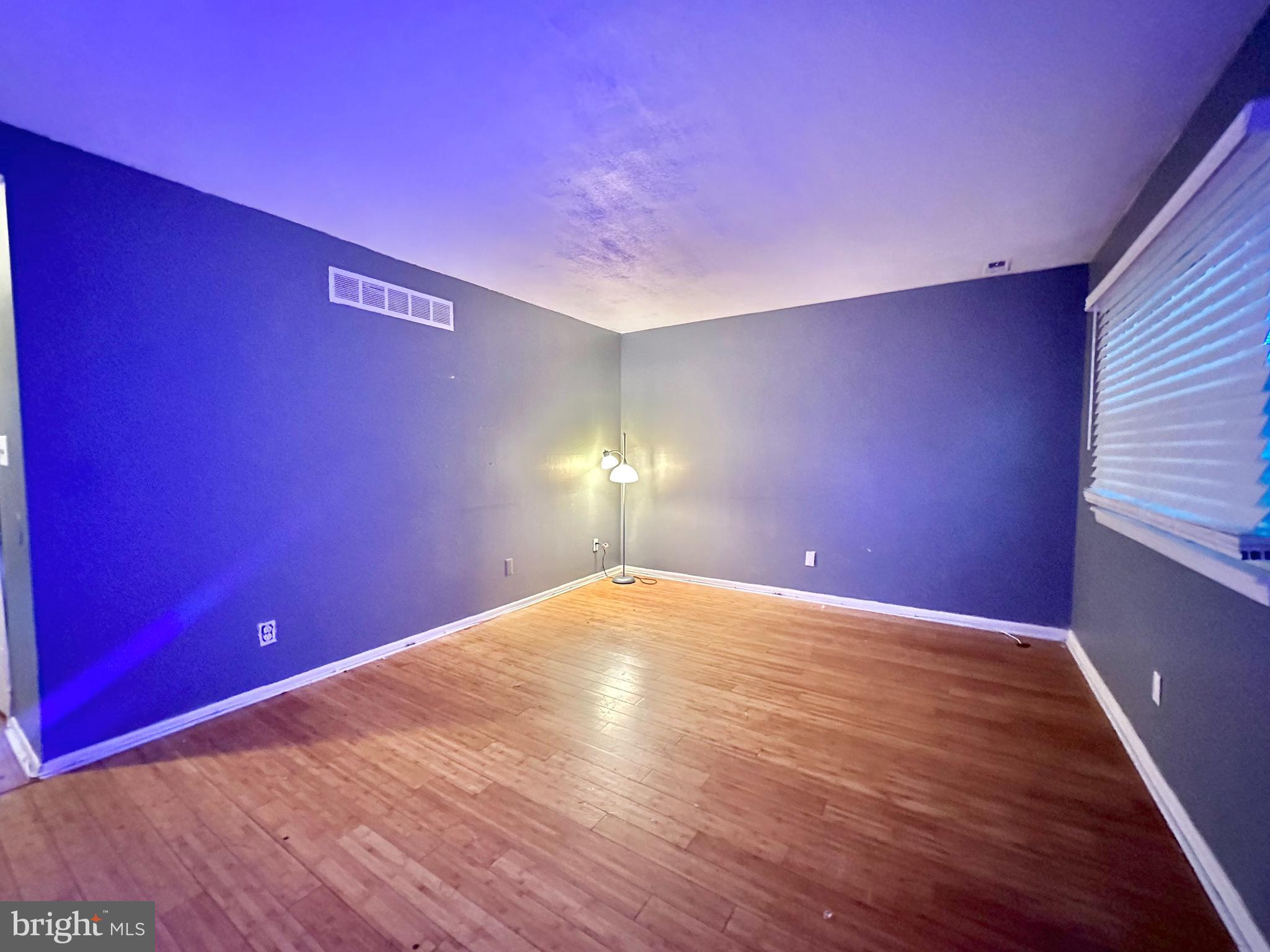 THE HUNTSMAN CONDOMINIUM - Residential