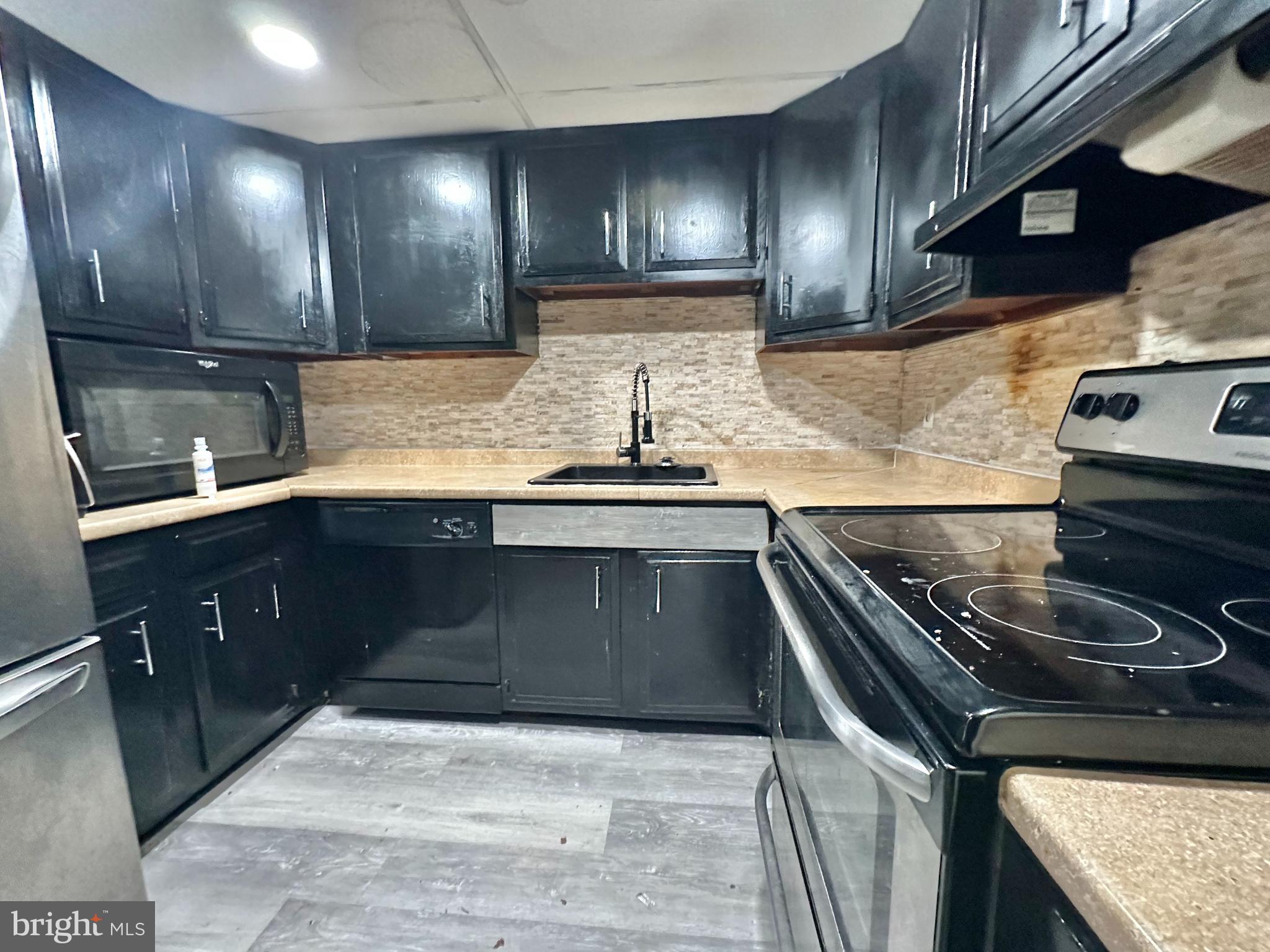 THE HUNTSMAN CONDOMINIUM - Residential