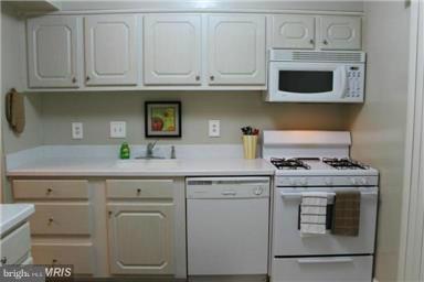 LAKEVIEW - Residential Lease