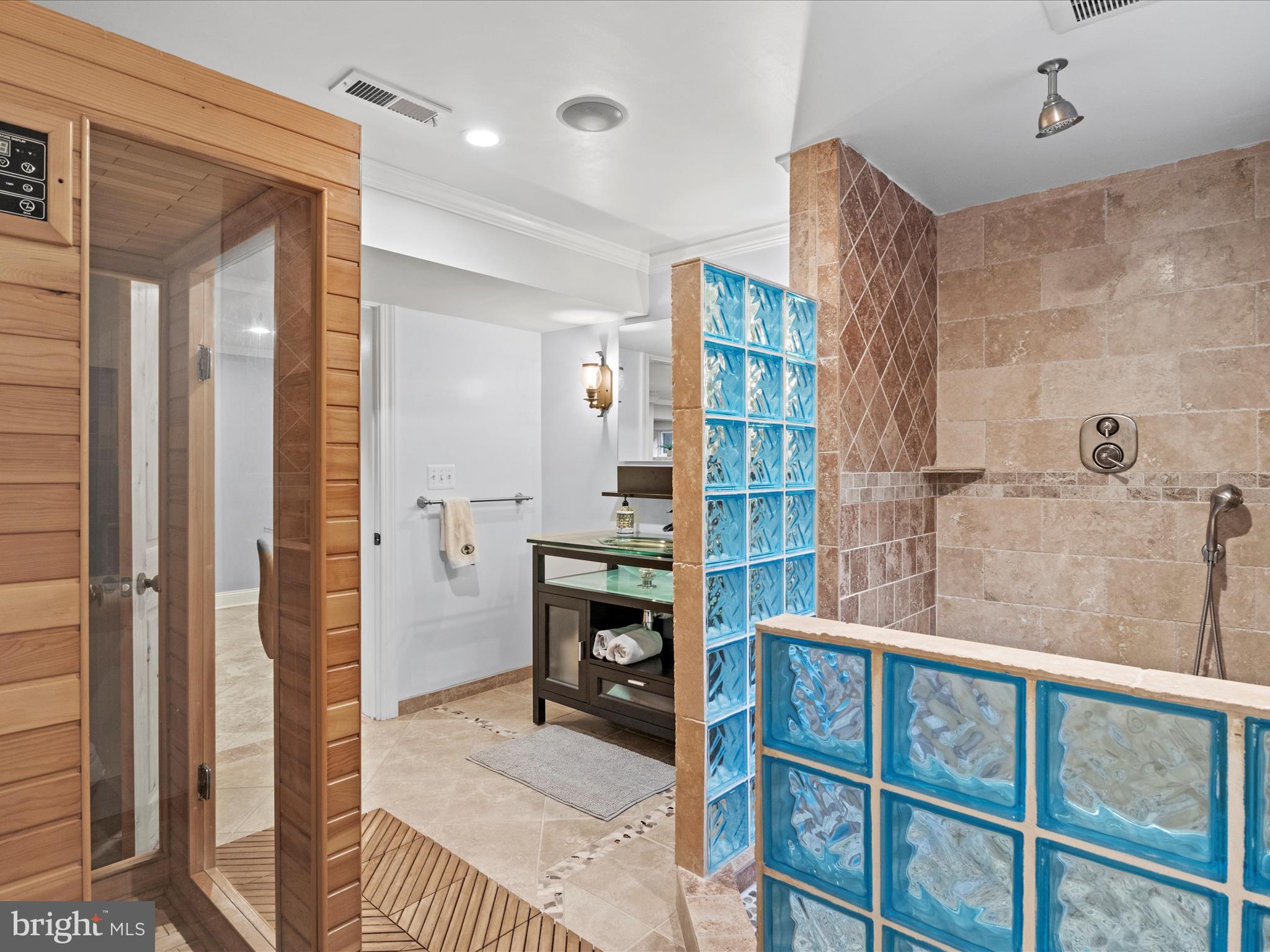 ARLINGTON FOREST - Residential Lease