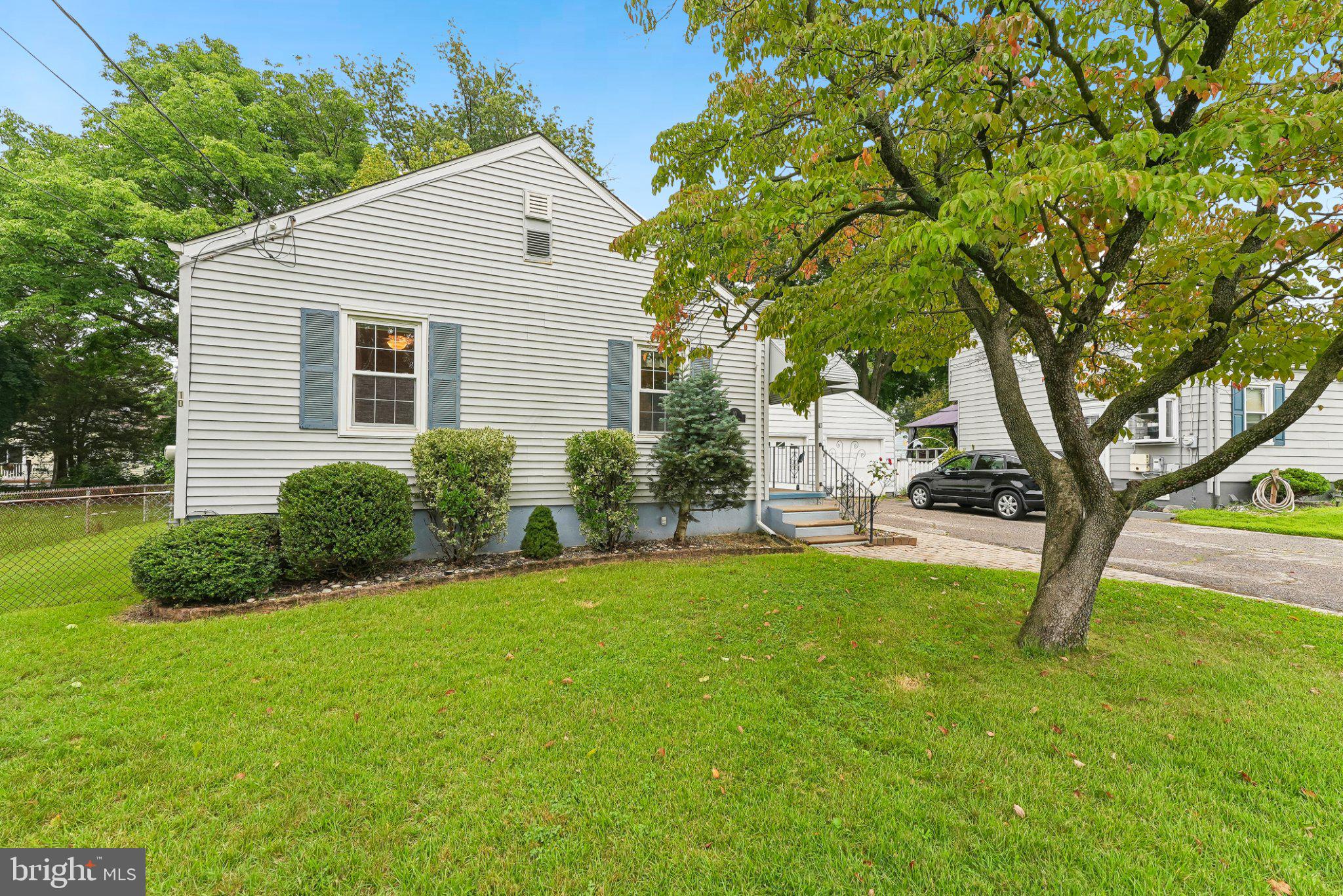 10 ROSE LANE