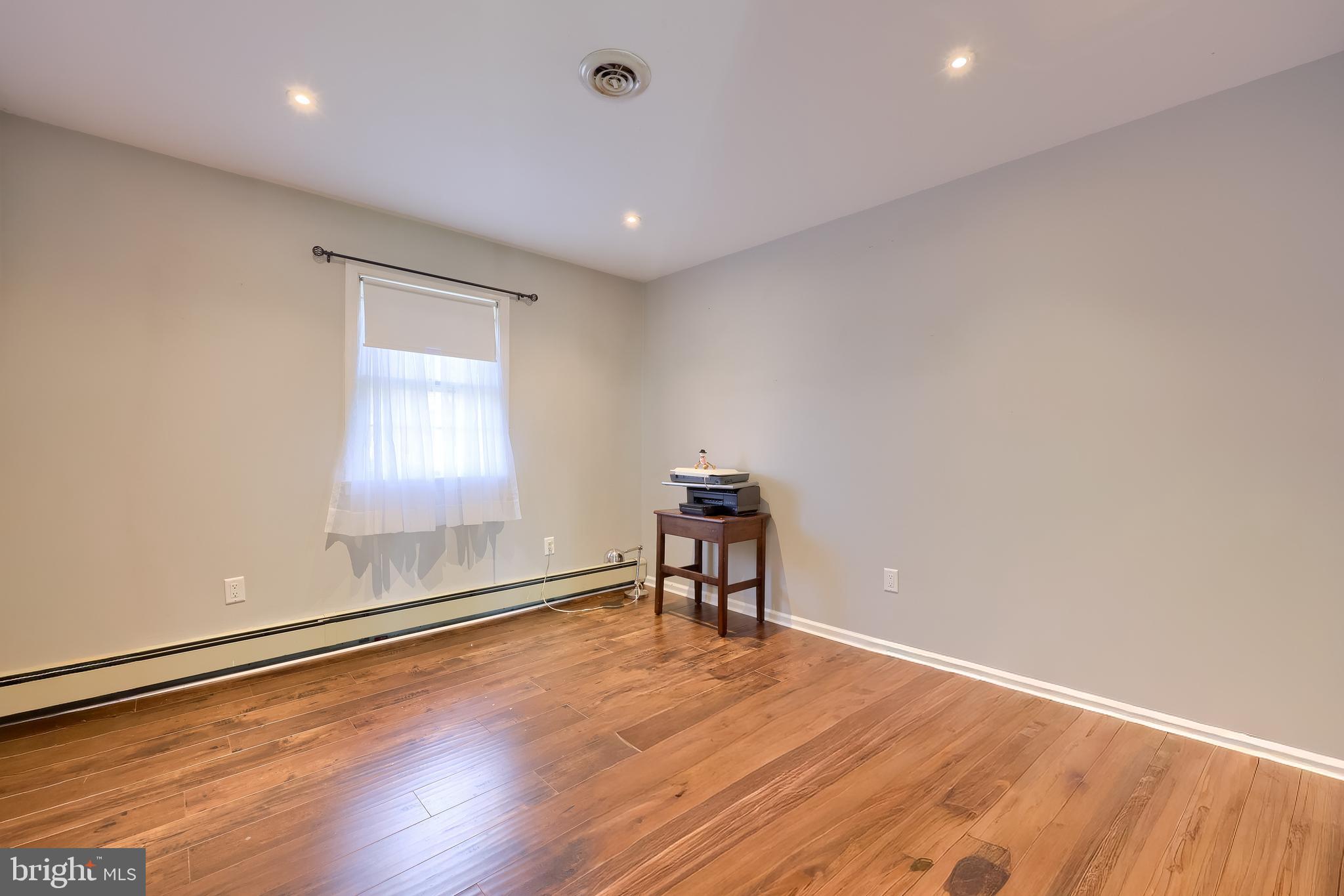 LAUREL WOODS - Residential