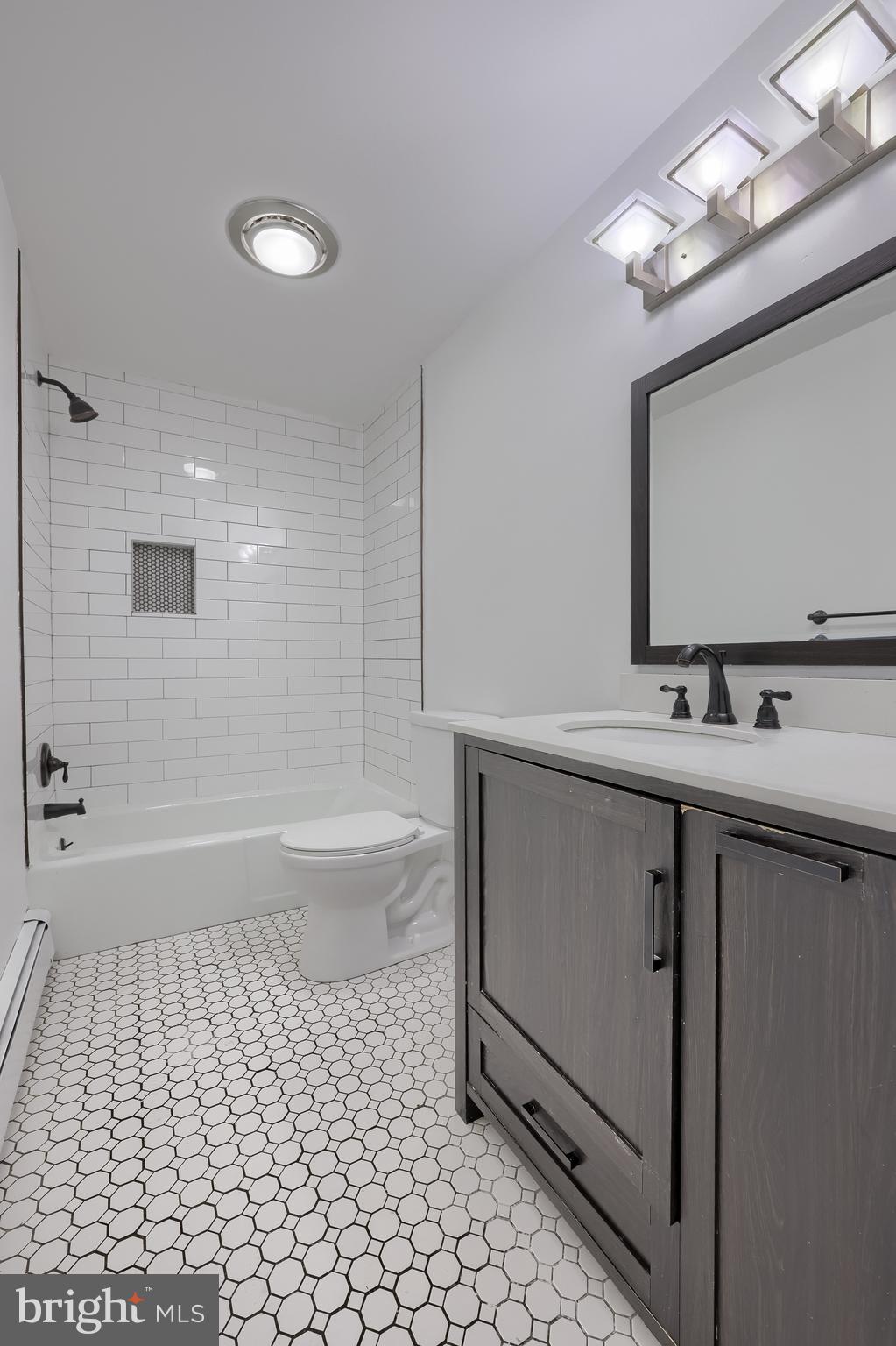 LAUREL WOODS - Residential