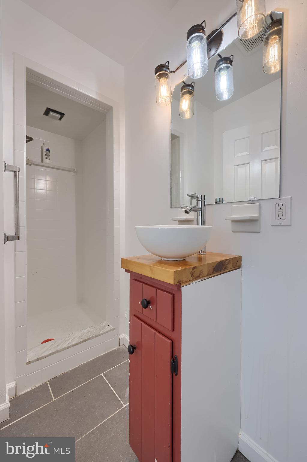 LAUREL WOODS - Residential