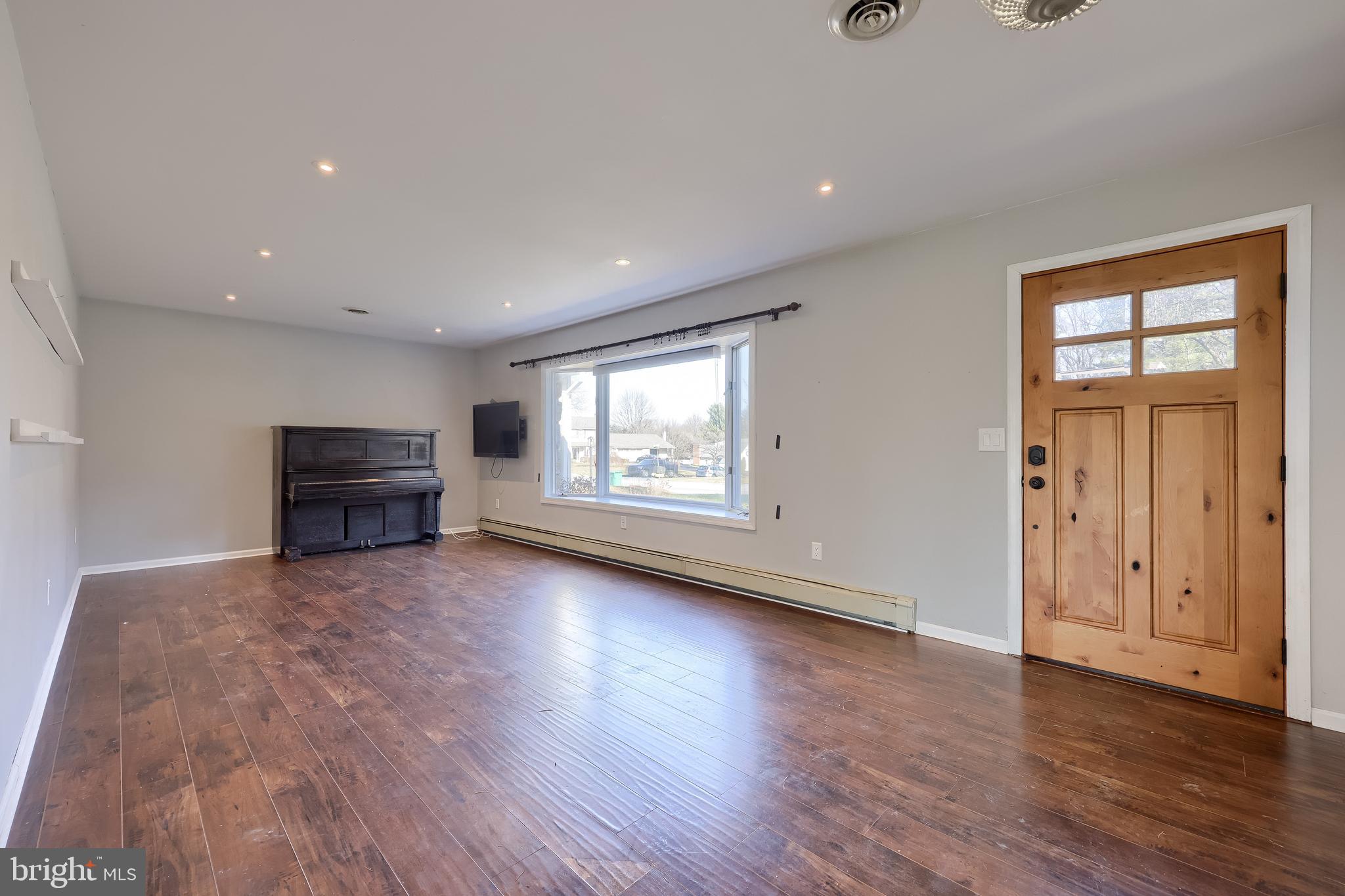 LAUREL WOODS - Residential