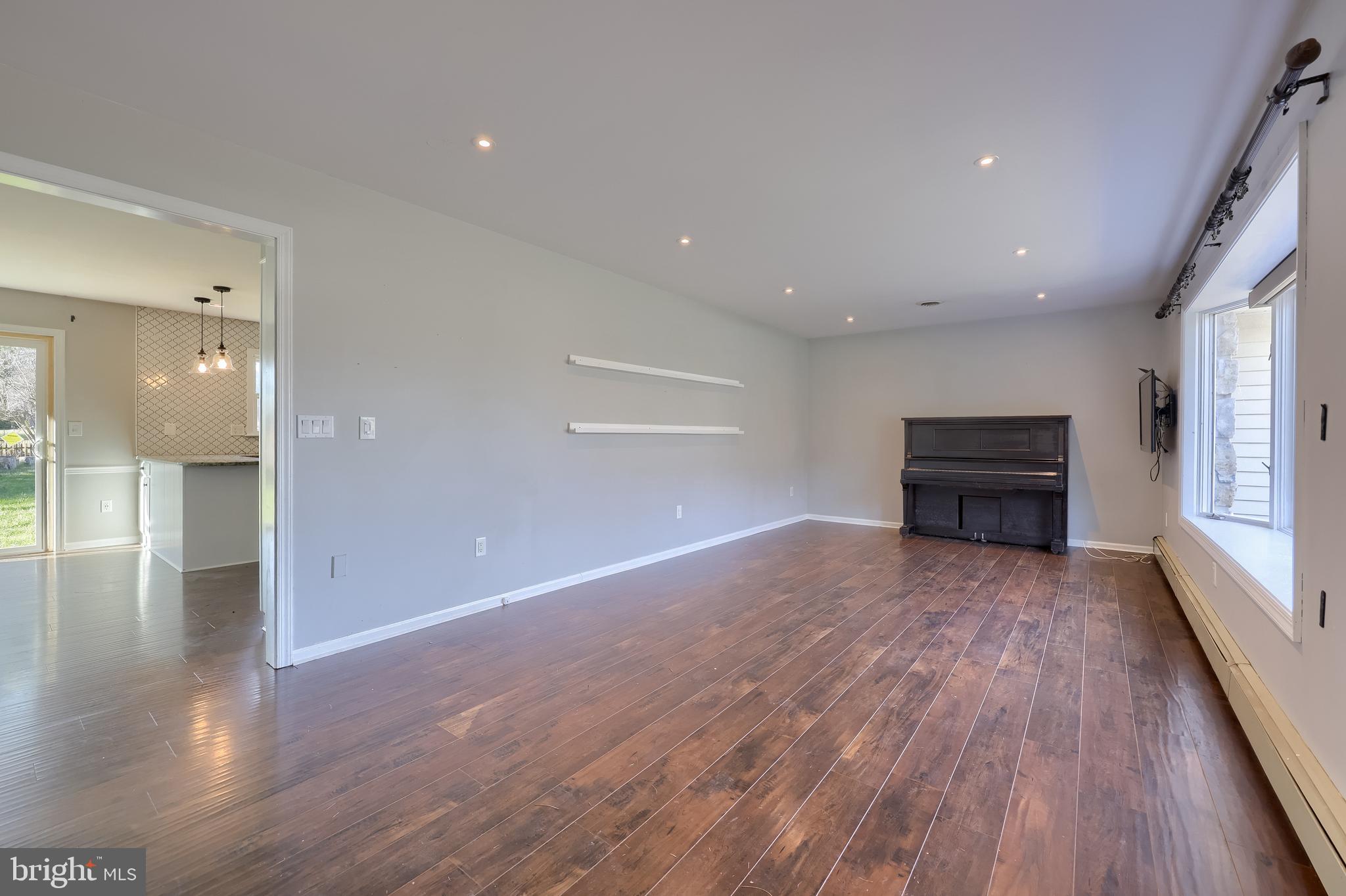 LAUREL WOODS - Residential