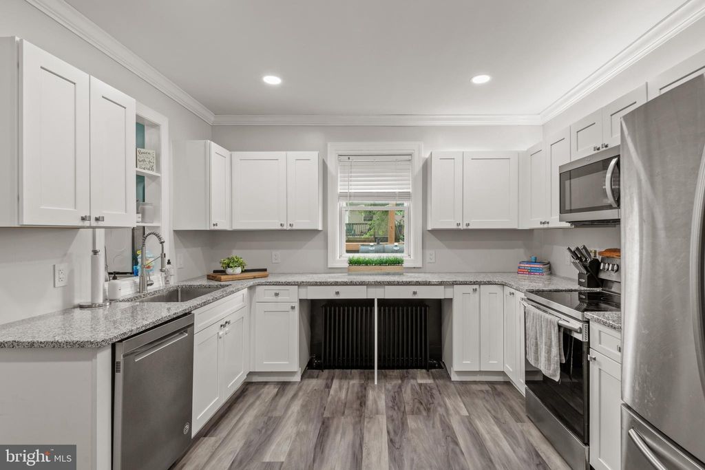 Photo of 205 E NEW ST, MOUNTVILLE, PA 17554 (MLS # PALA2036982)