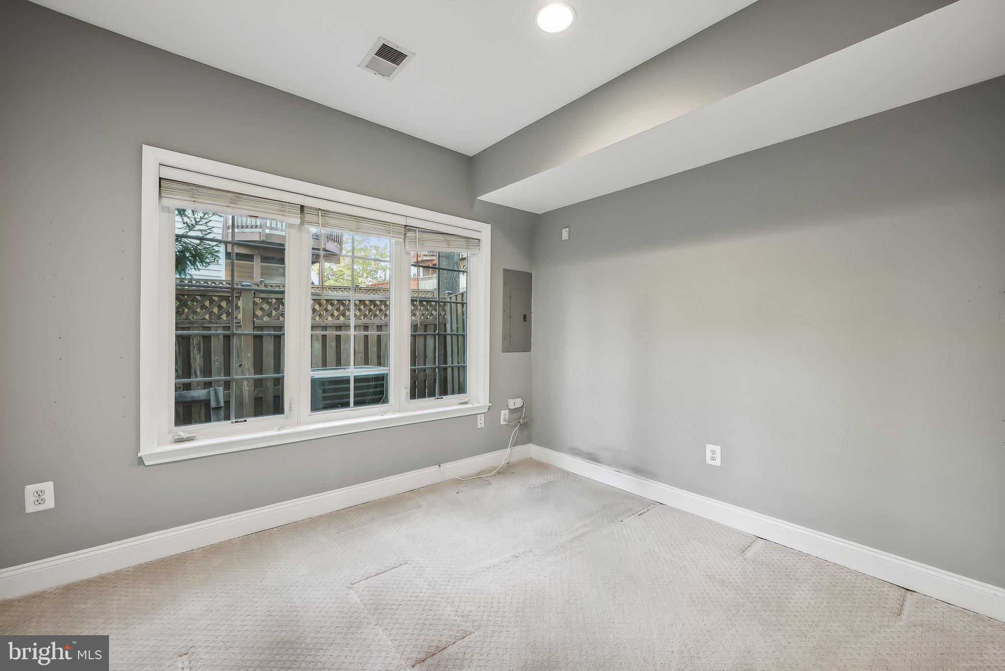 FAIRFAX CENTER - Residential