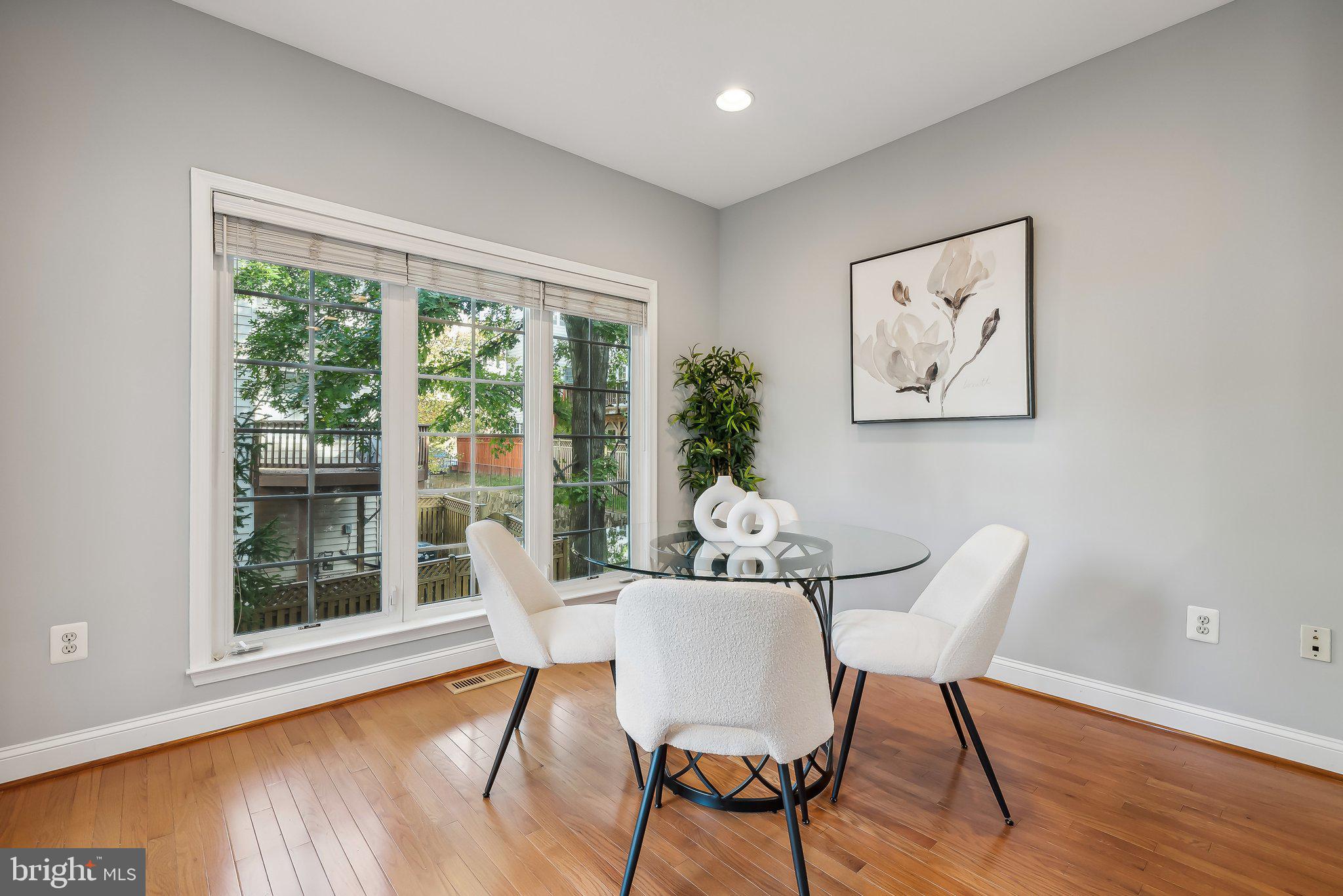 FAIRFAX CENTER - Residential