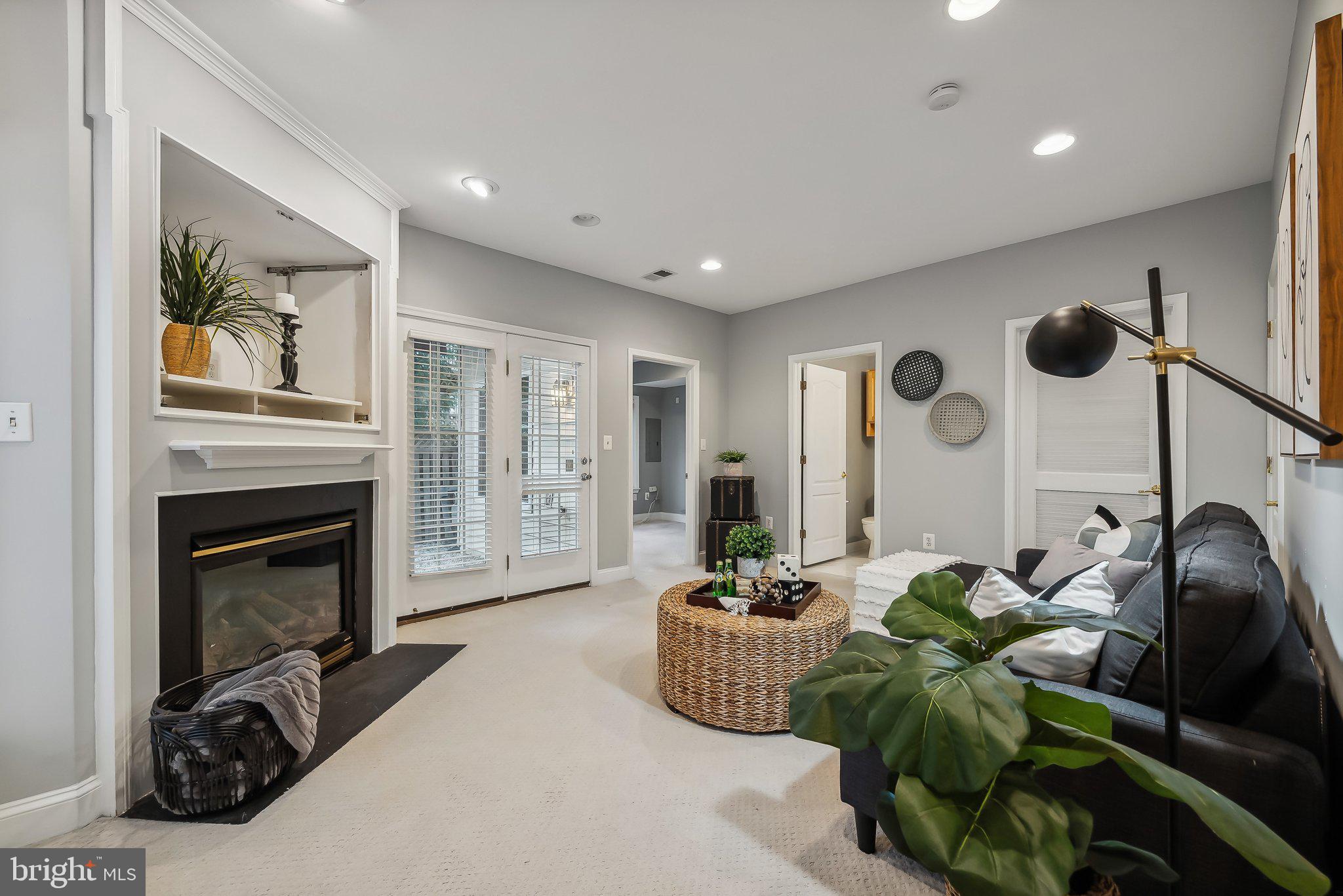 FAIRFAX CENTER - Residential