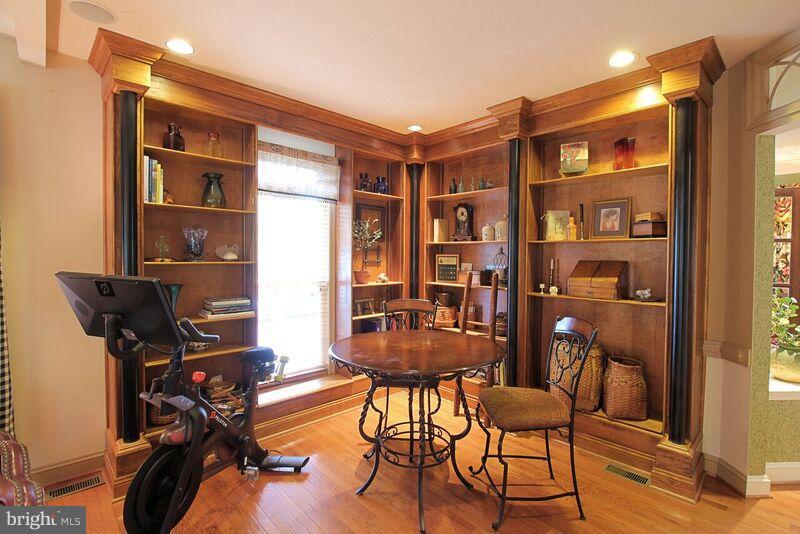 LADYSMITH VILLAGE - Residential