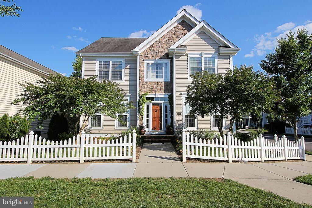 LADYSMITH VILLAGE - Residential