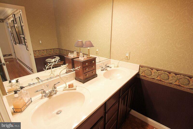 LADYSMITH VILLAGE - Residential