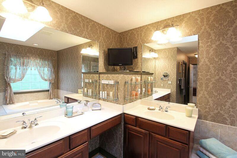 LADYSMITH VILLAGE - Residential