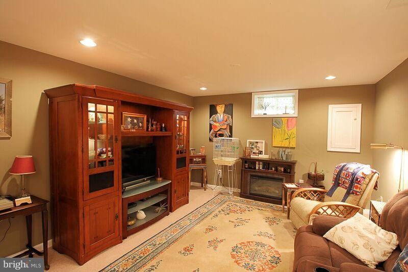 LADYSMITH VILLAGE - Residential