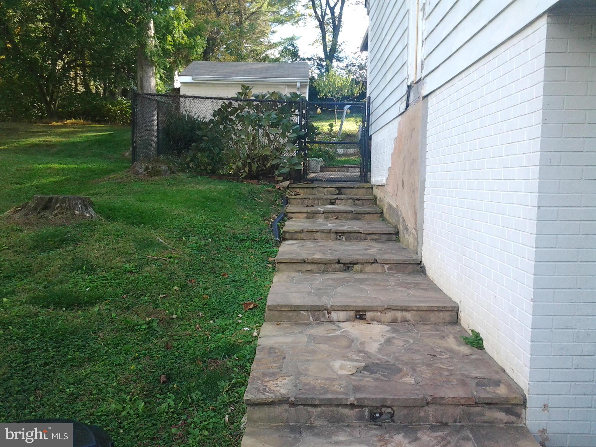 SHERWOOD FOREST MANOR - Residential