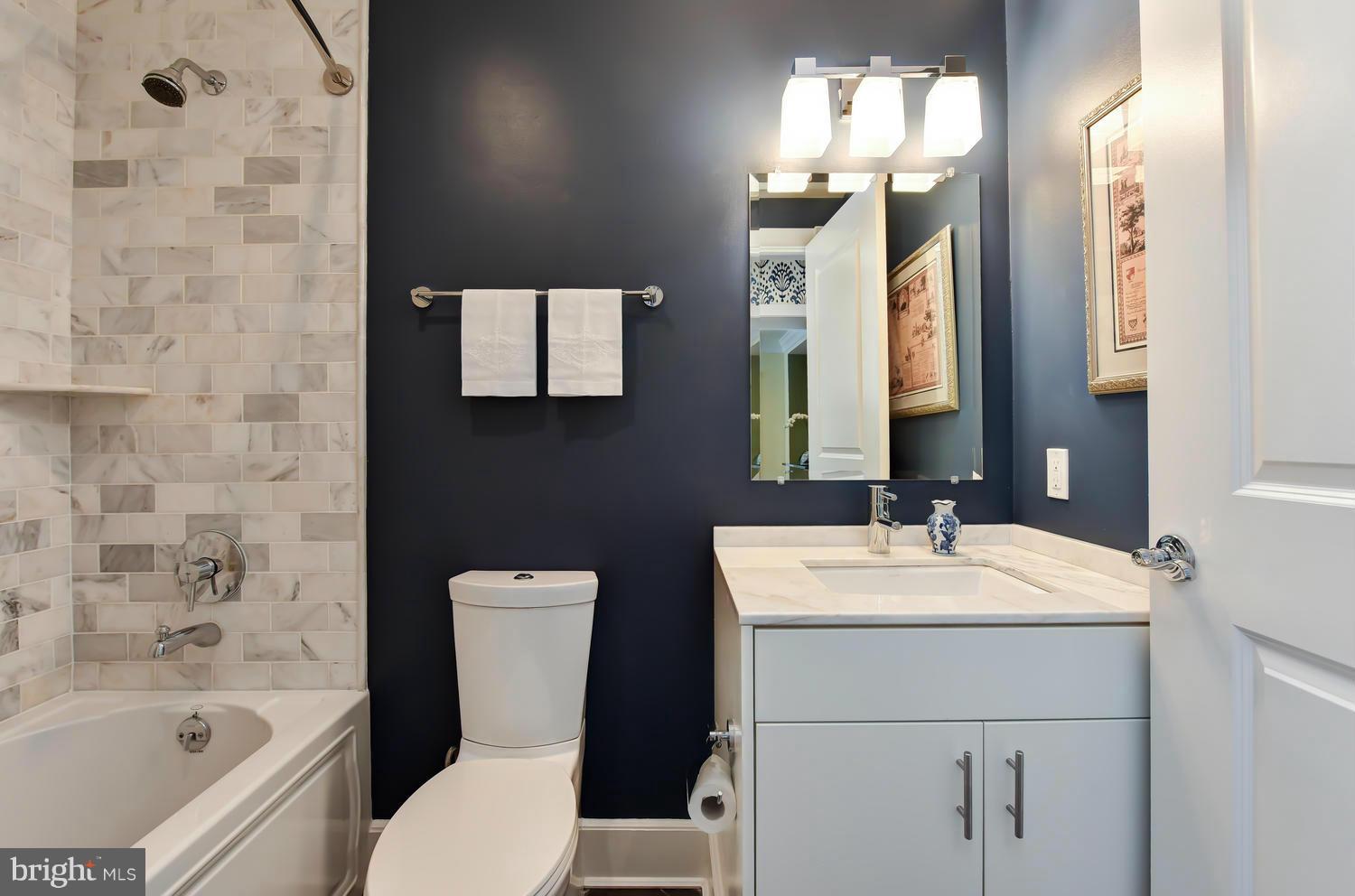 900 NORTH WASHINGTON STREET CONDOMINIUMS - Residential