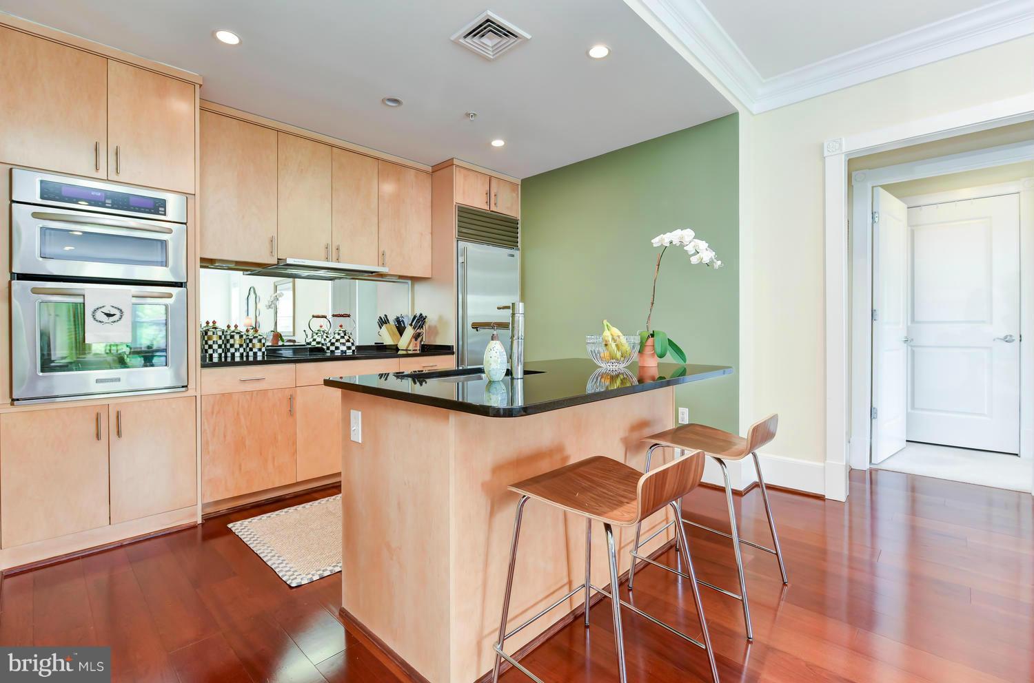 900 NORTH WASHINGTON STREET CONDOMINIUMS - Residential