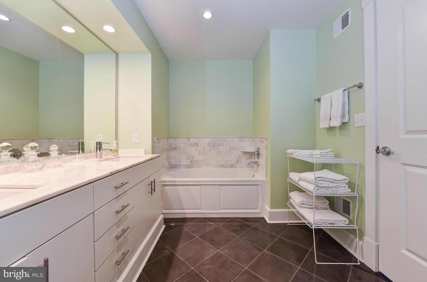 900 NORTH WASHINGTON STREET CONDOMINIUMS - Residential