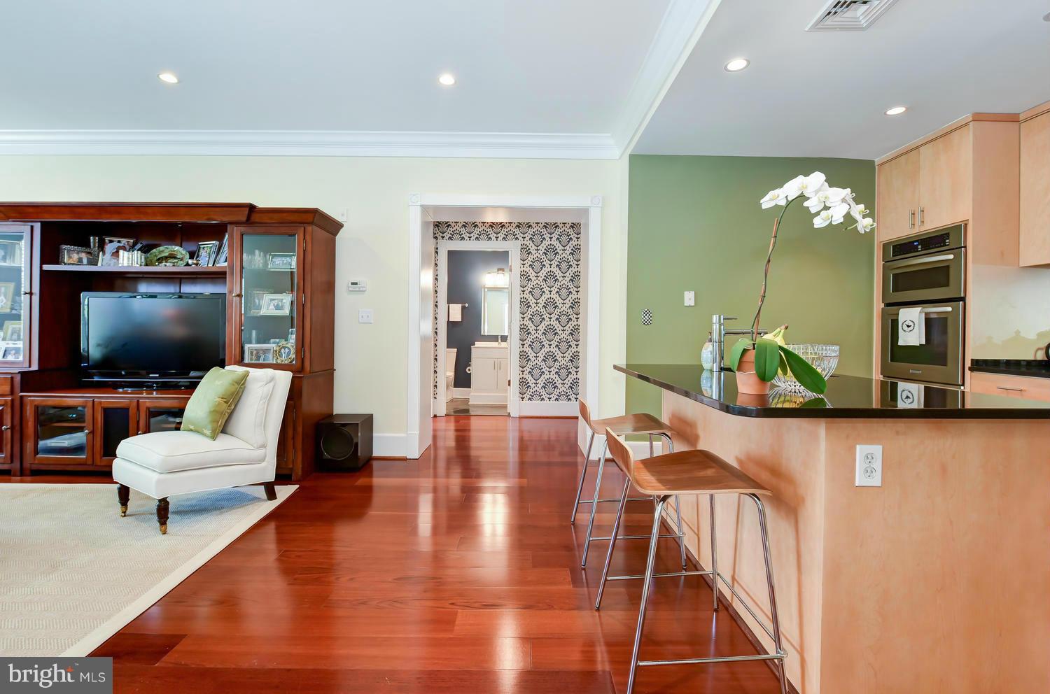 900 NORTH WASHINGTON STREET CONDOMINIUMS - Residential